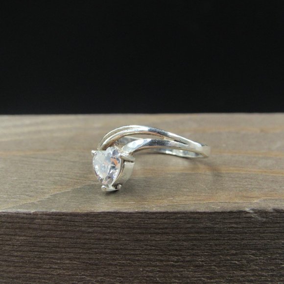 Size 6 Sterling Silver Simple Clear CZ Heart Love Band Ring Vintage - Picture 3 of 8